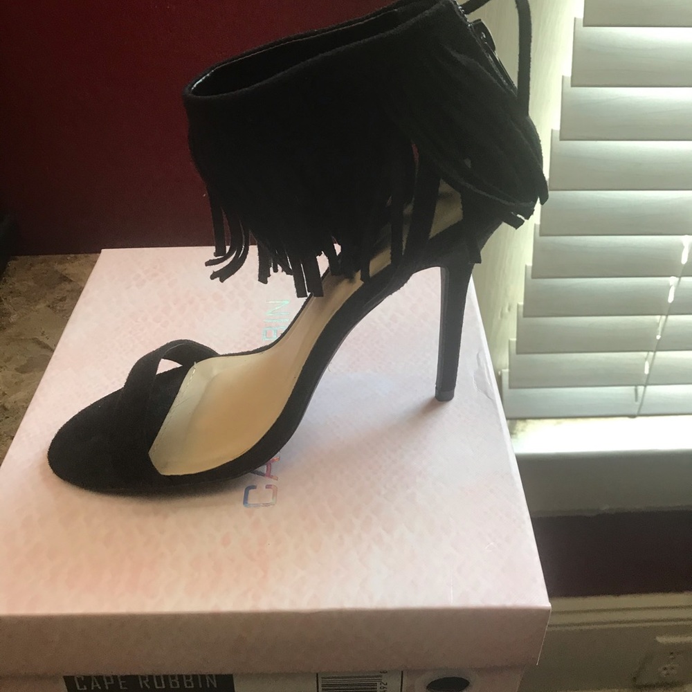 Black fringes stilettos